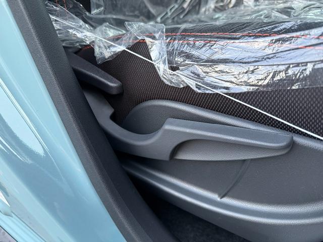 タフト Ｇ　衝突被害軽減　Ｂカメラ　前席シートヒーター　盗難防止装置　ＬＥＤ　エアバック　助手席エアバッグ　フルタイム４ＷＤ　キーフリーシステム　横滑り防止装置　オートライト　サイドエアバッグ　オートエアコン（13枚目）