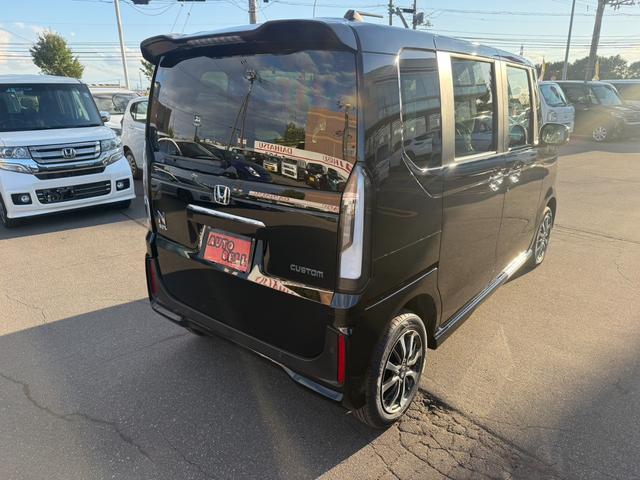 N-BOXカスタム ベースグレード AT・4WD・スマートキー・両側スライド片側パワードア・ステアリングスイッチ・クルーズコントロール・横滑り防止装置・シートヒーター・バックカメラ・LEDヘッドライト・純正アルミホイール(6枚目)