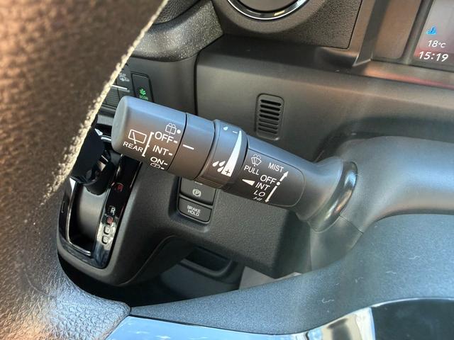 N-BOXカスタム ベースグレード AT・4WD・スマートキー・両側スライド片側パワードア・ステアリングスイッチ・クルーズコントロール・横滑り防止装置・シートヒーター・バックカメラ・LEDヘッドライト・純正アルミホイール(33枚目)