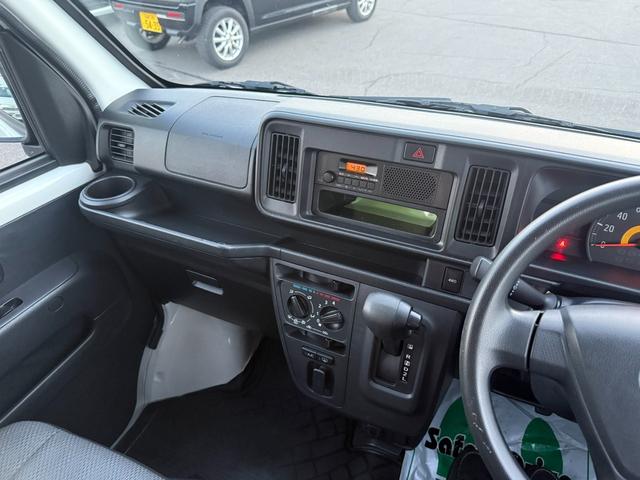 ハイゼットカーゴ スペシャルクリーンハイルーフ4WD キーレス・ちょいCamベッドキット付き・パートタイム4WD・リアヒーター・アイドリングストップ 両側スライドドア フルフラット エアバッグ エアコン パワーステアリング パワーウィンドウ ABS(14枚目)