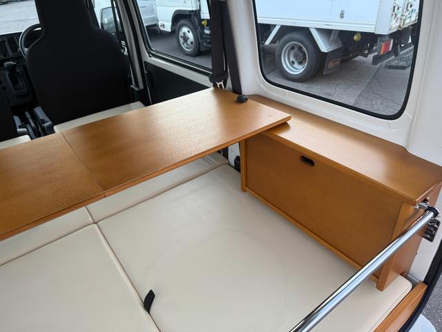 ハイゼットカーゴ スペシャルクリーンハイルーフ4WD キーレス・ちょいCamベッドキット付き・パートタイム4WD・リアヒーター・アイドリングストップ 両側スライドドア フルフラット エアバッグ エアコン パワーステアリング パワーウィンドウ ABS(21枚目)