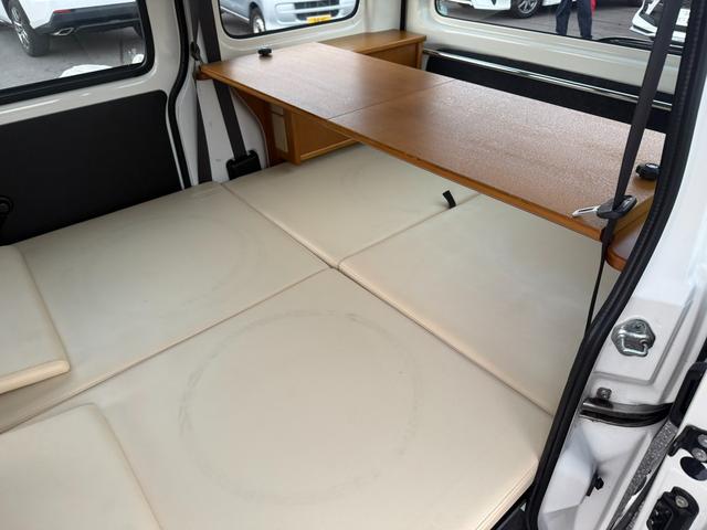 ハイゼットカーゴ スペシャルクリーンハイルーフ4WD キーレス・ちょいCamベッドキット付き・パートタイム4WD・リアヒーター・アイドリングストップ 両側スライドドア フルフラット エアバッグ エアコン パワーステアリング パワーウィンドウ ABS(22枚目)