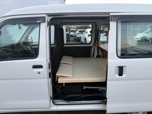 ハイゼットカーゴ スペシャルクリーンハイルーフ4WD キーレス・ちょいCamベッドキット付き・パートタイム4WD・リアヒーター・アイドリングストップ 両側スライドドア フルフラット エアバッグ エアコン パワーステアリング パワーウィンドウ ABS(27枚目)