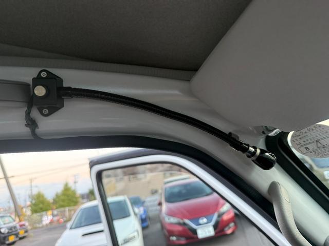 ハイゼットカーゴ スペシャルクリーンハイルーフ4WD キーレス・ちょいCamベッドキット付き・パートタイム4WD・リアヒーター・アイドリングストップ 両側スライドドア フルフラット エアバッグ エアコン パワーステアリング パワーウィンドウ ABS(28枚目)