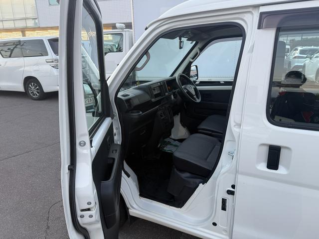 ハイゼットカーゴ スペシャルクリーンハイルーフ4WD キーレス・ちょいCamベッドキット付き・パートタイム4WD・リアヒーター・アイドリングストップ 両側スライドドア フルフラット エアバッグ エアコン パワーステアリング パワーウィンドウ ABS(34枚目)