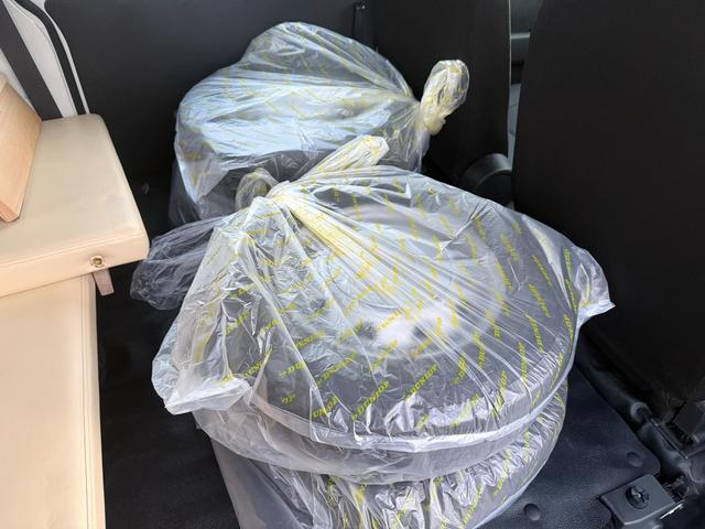 ハイゼットカーゴ スペシャルクリーンハイルーフ4WD キーレス・ちょいCamベッドキット付き・パートタイム4WD・リアヒーター・アイドリングストップ 両側スライドドア フルフラット エアバッグ エアコン パワーステアリング パワーウィンドウ ABS(39枚目)