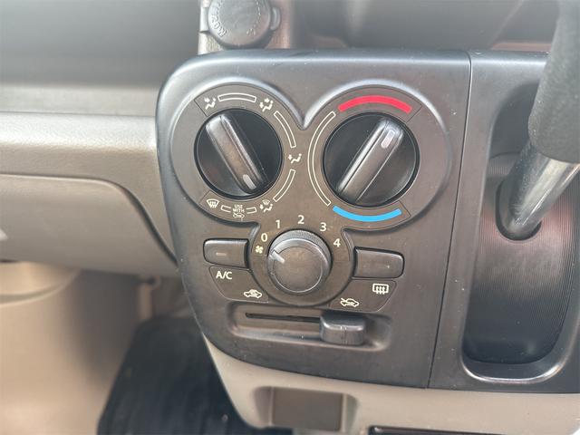 エブリイ ＰＡリミテッド　４ＷＤ　ＡＴ　両側スライドドア　キーレスエントリー　ＡＢＳ　エアコン　パワーステアリング　運転席エアバッグ　助手席エアバッグ（8枚目）