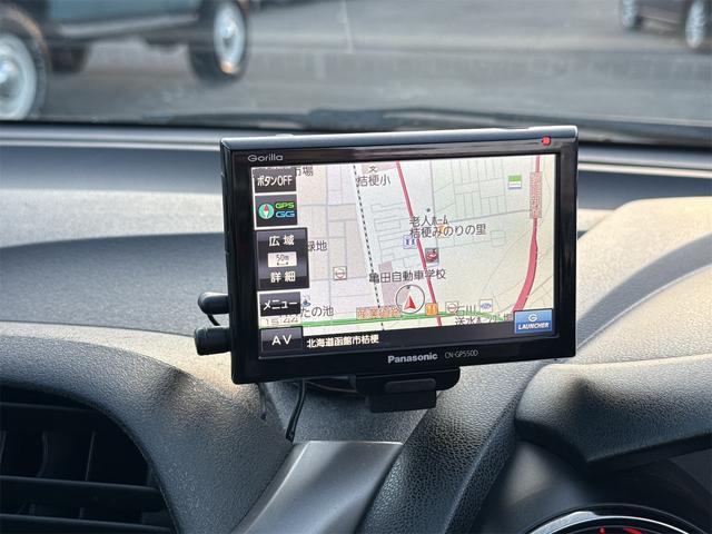 フィット １３Ｇ・スマートセレクション　ファインスタイル　ナビ　アルミホイール　ＨＩＤ　スマートキー　電動格納ミラー　ＣＶＴ　盗難防止システム　衝突安全ボディ　ＡＢＳ　エアコン　パワーステアリング（4枚目）