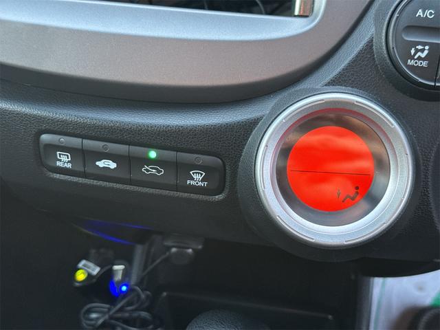 フィット １３Ｇ・スマートセレクション　ファインスタイル　ナビ　アルミホイール　ＨＩＤ　スマートキー　電動格納ミラー　ＣＶＴ　盗難防止システム　衝突安全ボディ　ＡＢＳ　エアコン　パワーステアリング（6枚目）