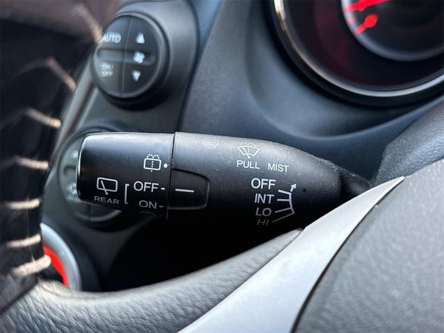 フィット １３Ｇ・スマートセレクション　ファインスタイル　ナビ　アルミホイール　ＨＩＤ　スマートキー　電動格納ミラー　ＣＶＴ　盗難防止システム　衝突安全ボディ　ＡＢＳ　エアコン　パワーステアリング（8枚目）