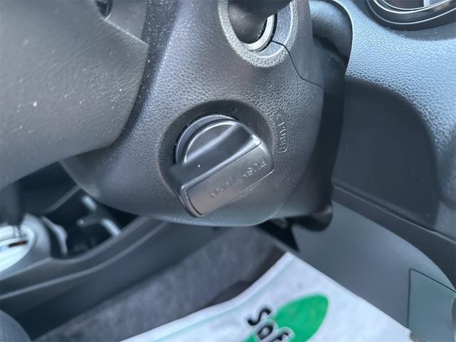 フィット １３Ｇ・スマートセレクション　ファインスタイル　ナビ　アルミホイール　ＨＩＤ　スマートキー　電動格納ミラー　ＣＶＴ　盗難防止システム　衝突安全ボディ　ＡＢＳ　エアコン　パワーステアリング（10枚目）