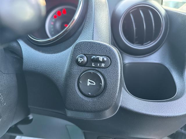 フィット １３Ｇ・スマートセレクション　ファインスタイル　ナビ　アルミホイール　ＨＩＤ　スマートキー　電動格納ミラー　ＣＶＴ　盗難防止システム　衝突安全ボディ　ＡＢＳ　エアコン　パワーステアリング（11枚目）