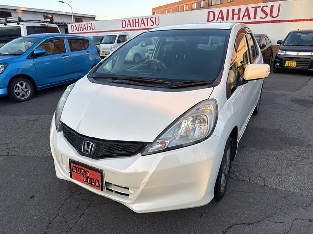 フィット １３Ｇ・スマートセレクション　ファインスタイル　ナビ　アルミホイール　ＨＩＤ　スマートキー　電動格納ミラー　ＣＶＴ　盗難防止システム　衝突安全ボディ　ＡＢＳ　エアコン　パワーステアリング（12枚目）