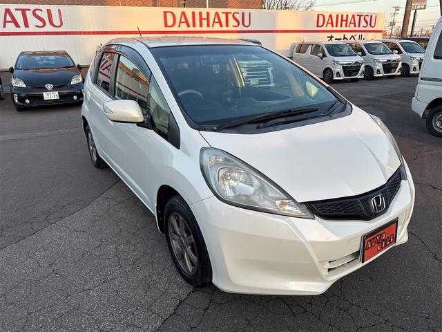 フィット １３Ｇ・スマートセレクション　ファインスタイル　ナビ　アルミホイール　ＨＩＤ　スマートキー　電動格納ミラー　ＣＶＴ　盗難防止システム　衝突安全ボディ　ＡＢＳ　エアコン　パワーステアリング（14枚目）