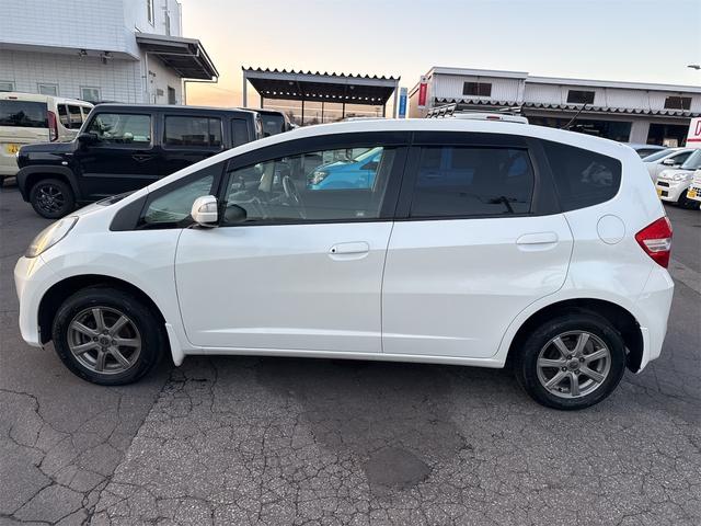 フィット １３Ｇ・スマートセレクション　ファインスタイル　ナビ　アルミホイール　ＨＩＤ　スマートキー　電動格納ミラー　ＣＶＴ　盗難防止システム　衝突安全ボディ　ＡＢＳ　エアコン　パワーステアリング（19枚目）