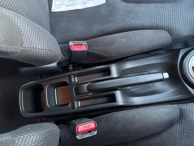 フィット １３Ｇ・スマートセレクション　ファインスタイル　ナビ　アルミホイール　ＨＩＤ　スマートキー　電動格納ミラー　ＣＶＴ　盗難防止システム　衝突安全ボディ　ＡＢＳ　エアコン　パワーステアリング（27枚目）