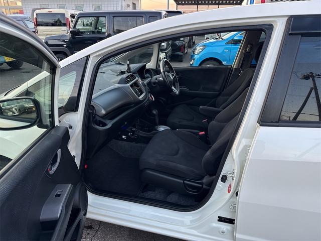 フィット １３Ｇ・スマートセレクション　ファインスタイル　ナビ　アルミホイール　ＨＩＤ　スマートキー　電動格納ミラー　ＣＶＴ　盗難防止システム　衝突安全ボディ　ＡＢＳ　エアコン　パワーステアリング（28枚目）