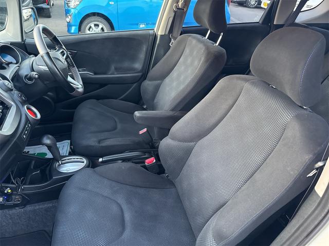 フィット １３Ｇ・スマートセレクション　ファインスタイル　ナビ　アルミホイール　ＨＩＤ　スマートキー　電動格納ミラー　ＣＶＴ　盗難防止システム　衝突安全ボディ　ＡＢＳ　エアコン　パワーステアリング（31枚目）