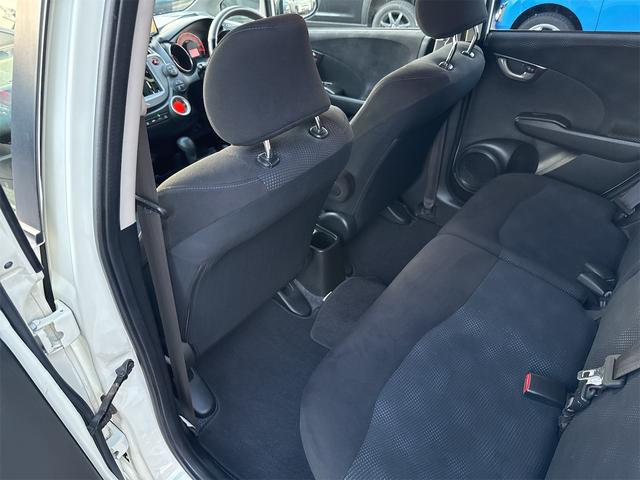 フィット １３Ｇ・スマートセレクション　ファインスタイル　ナビ　アルミホイール　ＨＩＤ　スマートキー　電動格納ミラー　ＣＶＴ　盗難防止システム　衝突安全ボディ　ＡＢＳ　エアコン　パワーステアリング（36枚目）