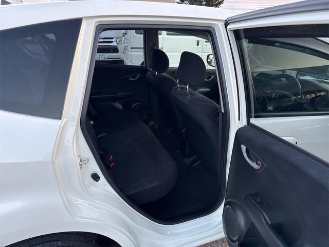 フィット １３Ｇ・スマートセレクション　ファインスタイル　ナビ　アルミホイール　ＨＩＤ　スマートキー　電動格納ミラー　ＣＶＴ　盗難防止システム　衝突安全ボディ　ＡＢＳ　エアコン　パワーステアリング（38枚目）
