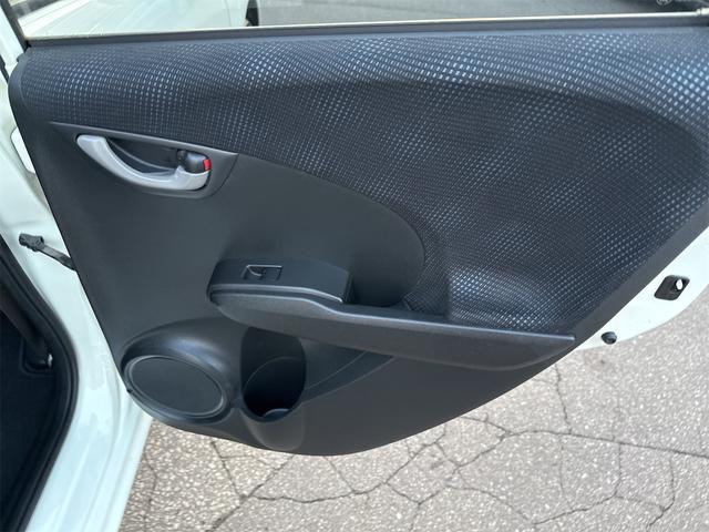フィット １３Ｇ・スマートセレクション　ファインスタイル　ナビ　アルミホイール　ＨＩＤ　スマートキー　電動格納ミラー　ＣＶＴ　盗難防止システム　衝突安全ボディ　ＡＢＳ　エアコン　パワーステアリング（39枚目）