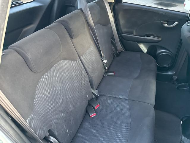 フィット １３Ｇ・スマートセレクション　ファインスタイル　ナビ　アルミホイール　ＨＩＤ　スマートキー　電動格納ミラー　ＣＶＴ　盗難防止システム　衝突安全ボディ　ＡＢＳ　エアコン　パワーステアリング（41枚目）