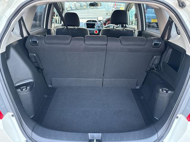 フィット １３Ｇ・スマートセレクション　ファインスタイル　ナビ　アルミホイール　ＨＩＤ　スマートキー　電動格納ミラー　ＣＶＴ　盗難防止システム　衝突安全ボディ　ＡＢＳ　エアコン　パワーステアリング（42枚目）