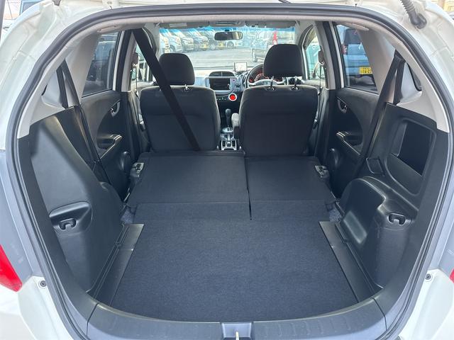 フィット １３Ｇ・スマートセレクション　ファインスタイル　ナビ　アルミホイール　ＨＩＤ　スマートキー　電動格納ミラー　ＣＶＴ　盗難防止システム　衝突安全ボディ　ＡＢＳ　エアコン　パワーステアリング（43枚目）