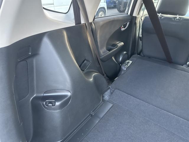 フィット １３Ｇ・スマートセレクション　ファインスタイル　ナビ　アルミホイール　ＨＩＤ　スマートキー　電動格納ミラー　ＣＶＴ　盗難防止システム　衝突安全ボディ　ＡＢＳ　エアコン　パワーステアリング（44枚目）