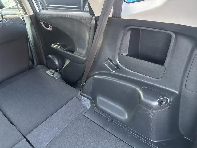 フィット １３Ｇ・スマートセレクション　ファインスタイル　ナビ　アルミホイール　ＨＩＤ　スマートキー　電動格納ミラー　ＣＶＴ　盗難防止システム　衝突安全ボディ　ＡＢＳ　エアコン　パワーステアリング（45枚目）