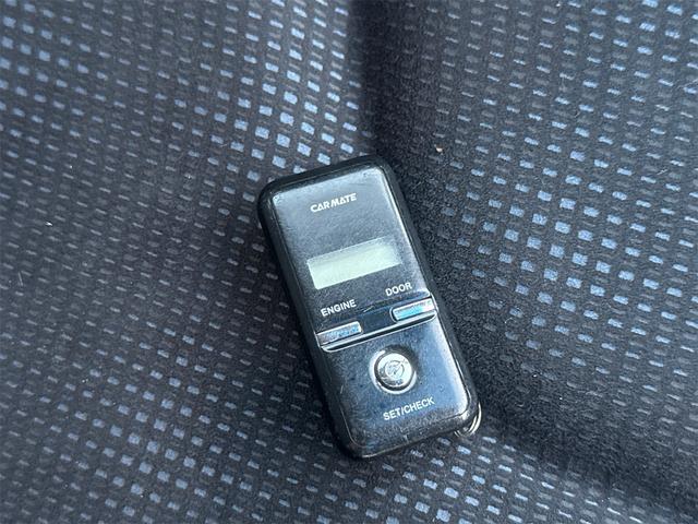 フィット １３Ｇ・スマートセレクション　ファインスタイル　ナビ　アルミホイール　ＨＩＤ　スマートキー　電動格納ミラー　ＣＶＴ　盗難防止システム　衝突安全ボディ　ＡＢＳ　エアコン　パワーステアリング（51枚目）