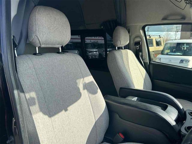 ハイエースバン ロング ハイルーフ キャンピングカー 4WD キャンピングカー ドライブレコーダー ETC 全周囲カメラ ナビ TV レーンアシスト 衝突被害軽減システム スライドドア オートマチックハイビーム キーレスエントリー 電動格納ミラー(12枚目)