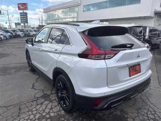 エクリプスクロス ブラックエディション　４ＷＤ　全周囲カメラ　クリアランスソナー　オートクルーズコントロール　レーンアシスト　衝突被害軽減システム　サンルーフ　ナビ　ＴＶ　オートライト　電動リアゲート　アルミホイール　スマートキー（18枚目）