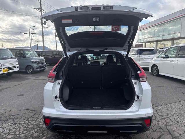 エクリプスクロス ブラックエディション　４ＷＤ　全周囲カメラ　クリアランスソナー　オートクルーズコントロール　レーンアシスト　衝突被害軽減システム　サンルーフ　ナビ　ＴＶ　オートライト　電動リアゲート　アルミホイール　スマートキー（22枚目）