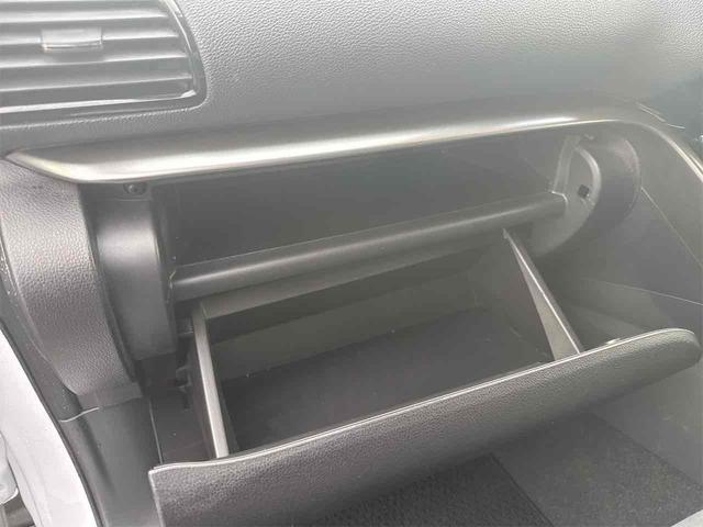 エクリプスクロス ブラックエディション　４ＷＤ　全周囲カメラ　クリアランスソナー　オートクルーズコントロール　レーンアシスト　衝突被害軽減システム　サンルーフ　ナビ　ＴＶ　オートライト　電動リアゲート　アルミホイール　スマートキー（46枚目）