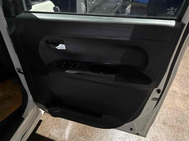 タント カスタムＲＳ　トップエディションＳＡＩＩＩ　４ＷＤ　両側電動スライドドア　ナビ　クリアランスソナー　衝突被害軽減システム　オートマチックハイビーム　オートライト　ＬＥＤヘッドランプ　スマートキー　アイドリングストップ　電動格納ミラー（10枚目）