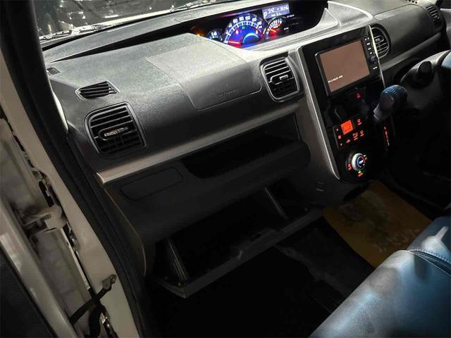 タント カスタムＲＳ　トップエディションＳＡＩＩＩ　４ＷＤ　両側電動スライドドア　ナビ　クリアランスソナー　衝突被害軽減システム　オートマチックハイビーム　オートライト　ＬＥＤヘッドランプ　スマートキー　アイドリングストップ　電動格納ミラー（25枚目）