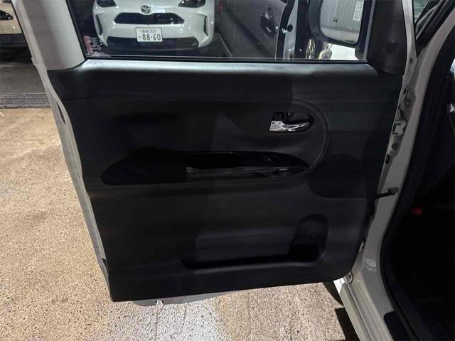 タント カスタムＲＳ　トップエディションＳＡＩＩＩ　４ＷＤ　両側電動スライドドア　ナビ　クリアランスソナー　衝突被害軽減システム　オートマチックハイビーム　オートライト　ＬＥＤヘッドランプ　スマートキー　アイドリングストップ　電動格納ミラー（28枚目）