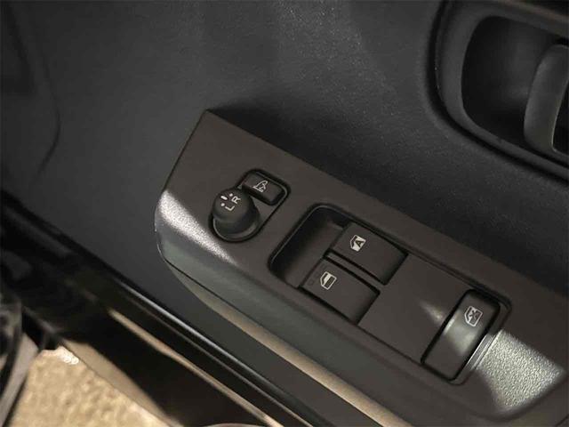 ハイゼットトラック ジャンボエクストラ　４ＷＤ　ＣＶＴ　衝突被害軽減システム　クリアランスソナー　スマートキー　アイドリングストップ　電動格納ミラー　ＥＳＣ　エアコン　パワーウィンドウ　ＨＡＲＤＣＡＲＧＯ　ルーフキャリア　ＬＥＤワークライト（8枚目）