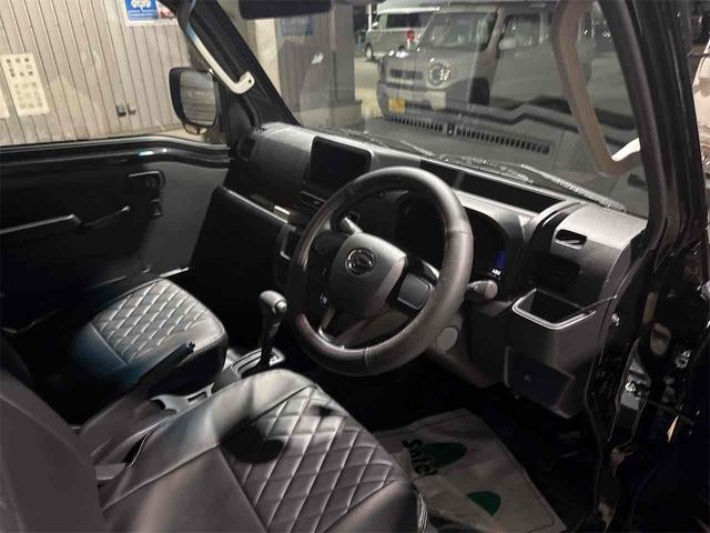 ハイゼットトラック ジャンボエクストラ　４ＷＤ　ＣＶＴ　衝突被害軽減システム　クリアランスソナー　スマートキー　アイドリングストップ　電動格納ミラー　ＥＳＣ　エアコン　パワーウィンドウ　ＨＡＲＤＣＡＲＧＯ　ルーフキャリア　ＬＥＤワークライト（9枚目）