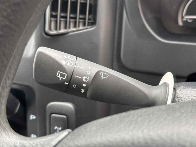 タウンエースバン ＧＬ　４ＷＤ　クリアランスソナー　衝突被害軽減システム　両側スライドドア　オートライト　キーレスエントリー　アイドリングストップ　ＡＴ　ＡＢＳ　ＥＳＣ　エアコン　パワーステアリング　パワーウィンドウ（7枚目）