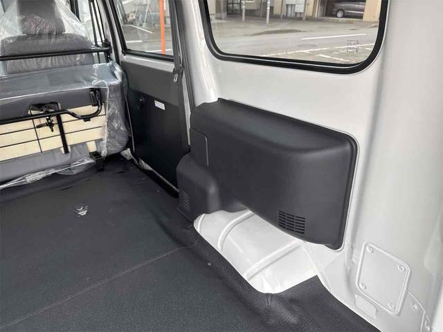 タウンエースバン ＧＬ　４ＷＤ　クリアランスソナー　衝突被害軽減システム　両側スライドドア　オートライト　キーレスエントリー　アイドリングストップ　ＡＴ　ＡＢＳ　ＥＳＣ　エアコン　パワーステアリング　パワーウィンドウ（41枚目）