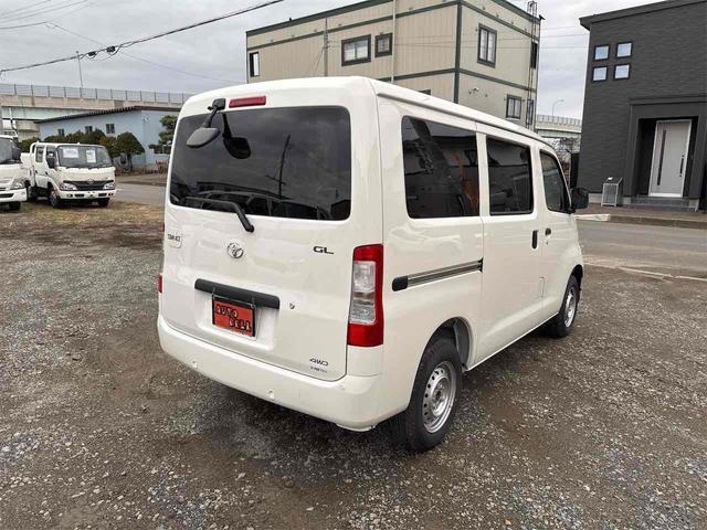 タウンエースバン ＧＬ　４ＷＤ　クリアランスソナー　衝突被害軽減システム　両側スライドドア　オートライト　キーレスエントリー　アイドリングストップ　ＡＴ　ＥＳＣ　エアコン　パワーステアリング　パワーウィンドウ（6枚目）