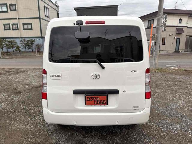 タウンエースバン ＧＬ　４ＷＤ　クリアランスソナー　衝突被害軽減システム　両側スライドドア　オートライト　キーレスエントリー　アイドリングストップ　ＡＴ　ＥＳＣ　エアコン　パワーステアリング　パワーウィンドウ（7枚目）