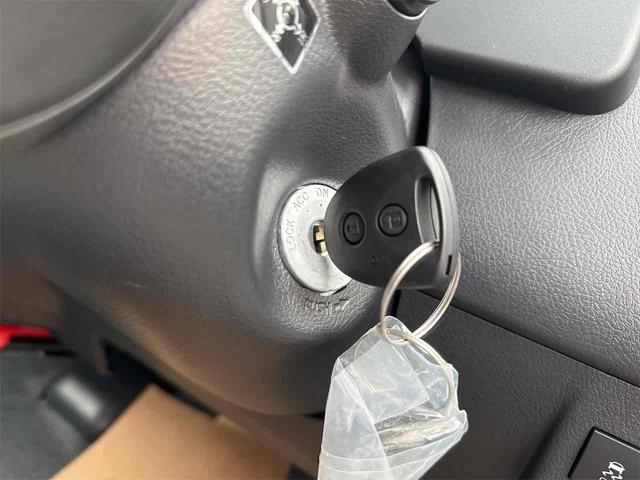 タウンエースバン ＧＬ　４ＷＤ　クリアランスソナー　衝突被害軽減システム　両側スライドドア　オートライト　キーレスエントリー　アイドリングストップ　ＡＴ　ＥＳＣ　エアコン　パワーステアリング　パワーウィンドウ（15枚目）