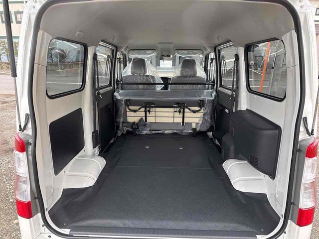 タウンエースバン ＧＬ　４ＷＤ　クリアランスソナー　衝突被害軽減システム　両側スライドドア　オートライト　キーレスエントリー　アイドリングストップ　ＡＴ　ＡＢＳ　ＥＳＣ　エアコン　パワーステアリング　パワーウィンドウ（21枚目）