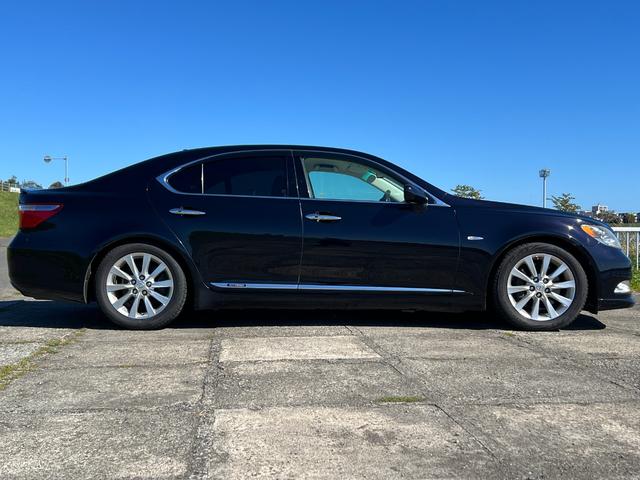 ＬＳ ＬＳ６００ｈ　Ｉパッケージ　４ＷＤ　純正ＨＤＤナビ　バックカメラ　マークレビンソン　ホワイトレザーシート　パワーシート　クルコン　ステアリングヒーター　コーナーセンサー　シートヒーター　エアシート　スマートキー　プッシュスタート（4枚目）