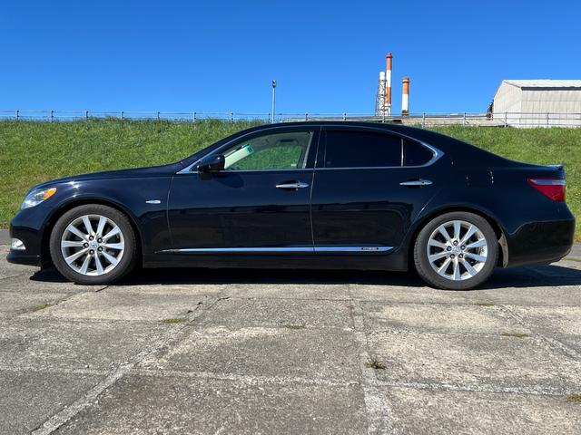 ＬＳ ＬＳ６００ｈ　Ｉパッケージ　４ＷＤ　純正ＨＤＤナビ　バックカメラ　マークレビンソン　ホワイトレザーシート　パワーシート　クルコン　ステアリングヒーター　コーナーセンサー　シートヒーター　エアシート　スマートキー　プッシュスタート（5枚目）