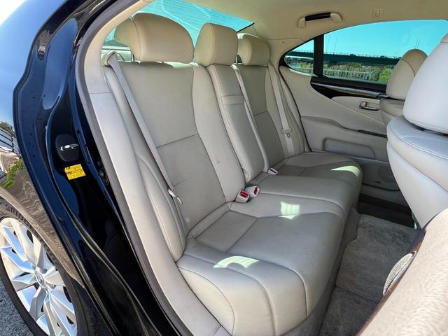 ＬＳ ＬＳ６００ｈ　Ｉパッケージ　４ＷＤ　純正ＨＤＤナビ　バックカメラ　マークレビンソン　ホワイトレザーシート　パワーシート　クルコン　ステアリングヒーター　コーナーセンサー　シートヒーター　エアシート　スマートキー　プッシュスタート（14枚目）