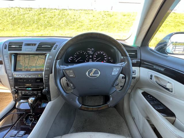 ＬＳ ＬＳ６００ｈ　Ｉパッケージ　４ＷＤ　純正ＨＤＤナビ　バックカメラ　マークレビンソン　ホワイトレザーシート　パワーシート　クルコン　ステアリングヒーター　コーナーセンサー　シートヒーター　エアシート　スマートキー　プッシュスタート（16枚目）